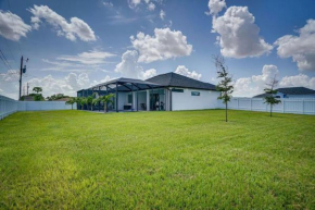 290 4 bedrooms Fenced yard Pool tvs in all rooms